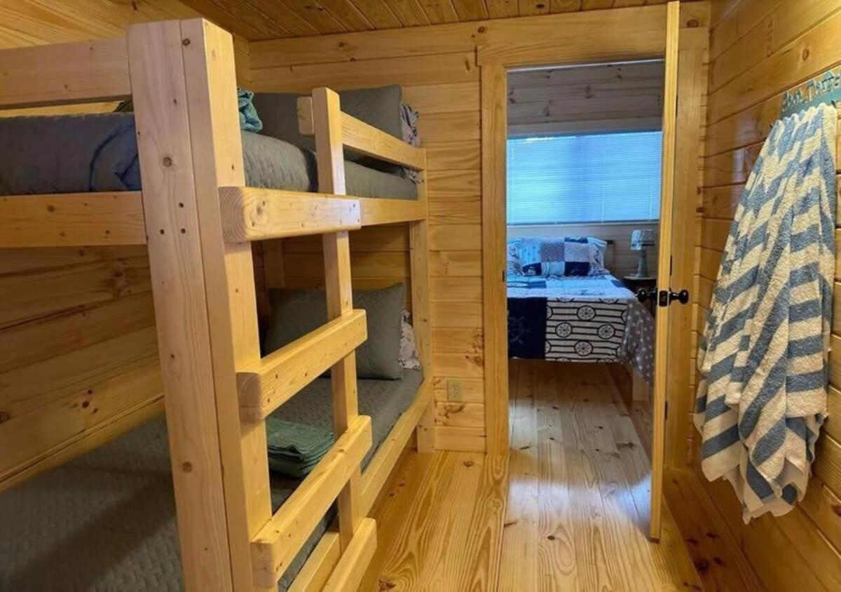 Get-Away Cabin In Surf City W Loft And Parking Exterior photo
